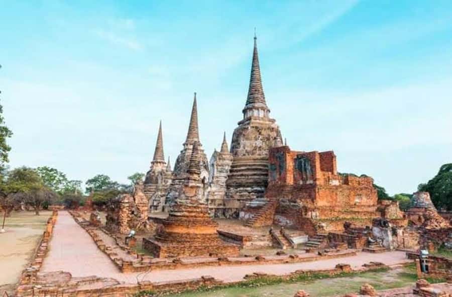 Bangkok: Ayutthaya Temples and River Cruise Day Tour - What the coach and guide add