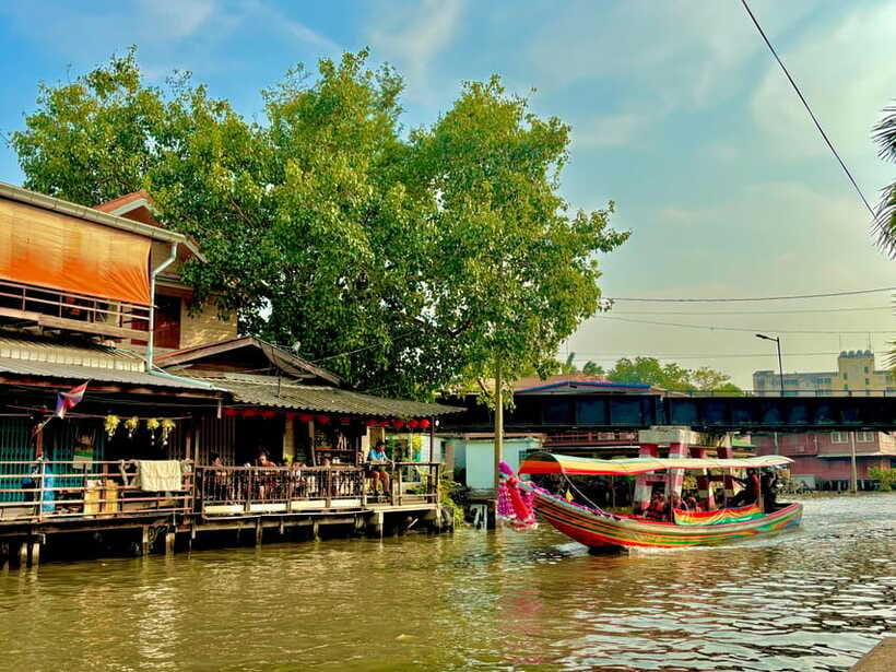 Bangkok: Bicycle Experiences and Longtail Boat Canal Cruise - Wat Khun Chan and the temple stop