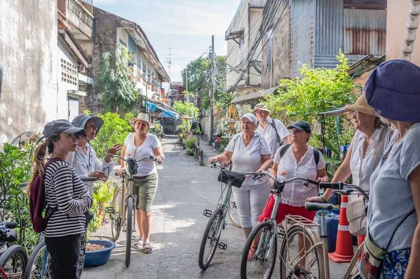 Bangkok: Bicycle Experiences and Longtail Boat Canal Cruise - Bangkok Yai by longtail boat