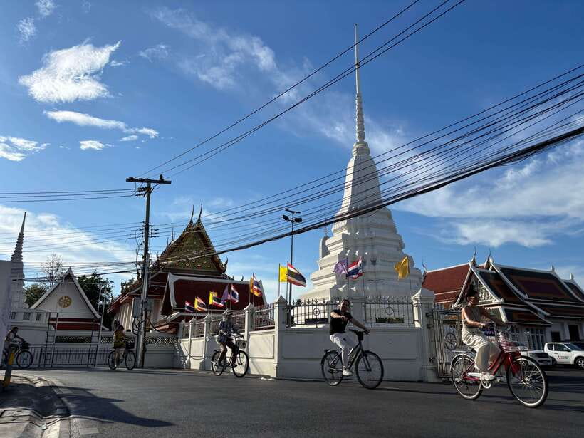 Bangkok: Bicycle Experiences and Longtail Boat Canal Cruise - Wat Nak Prok, Wutthakat, and the return ride