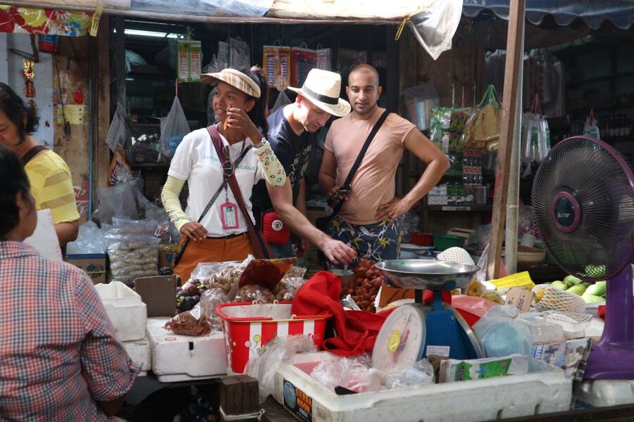 Bangkok: Bike and Canal Boat Tour with Lunch - Why Thonburi is the right side of Bangkok for a bike tour