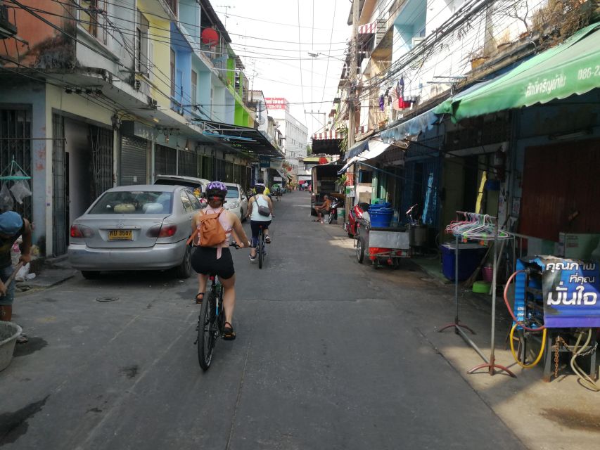 Bangkok: Bike and Canal Boat Tour with Lunch - Wat Ko and the quiet canal lanes