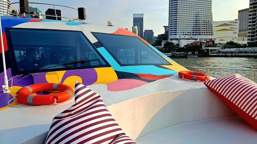 Bangkok: Chao Phraya Booze Cruise With Unlimited Drinks - What the two-hour Chao Phraya cruise is really like