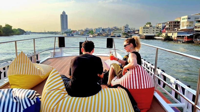 Bangkok: Chao Phraya Booze Cruise With Unlimited Drinks - Music, drinks, and the social mood
