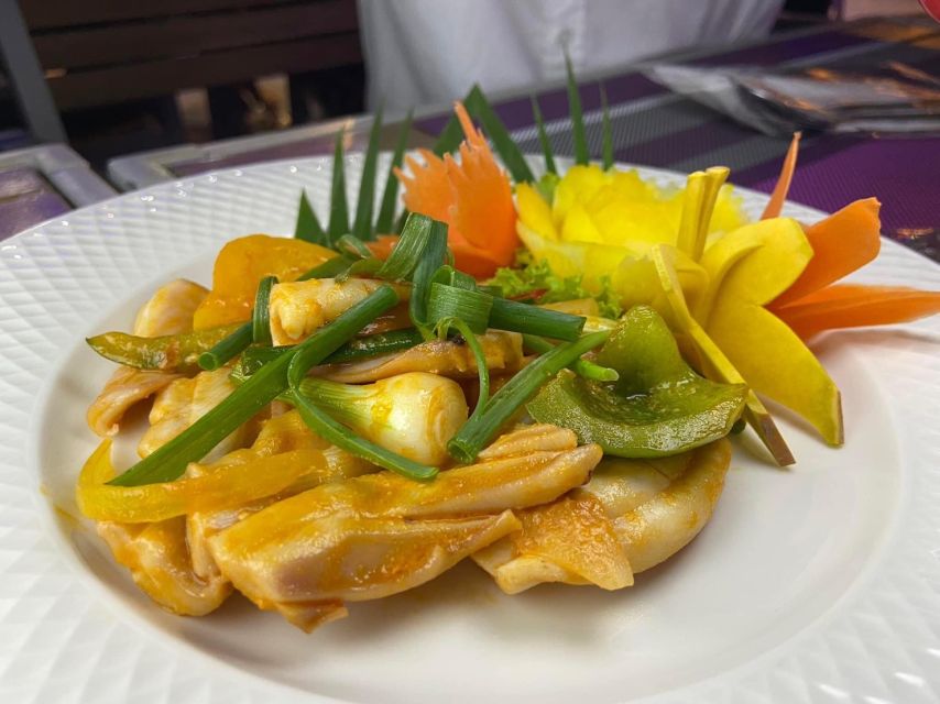 Bangkok: Chao Phraya River Buffet Dinner Cruise - Live music, dancing, and the noise question