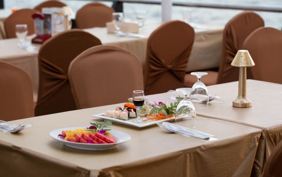 Bangkok: Grand Chao Phraya Dinner Cruise with Live Show - The Chao Phraya at night