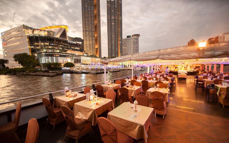 Bangkok: Grand Chao Phraya Dinner Cruise with Live Show - The best way to handle the evening