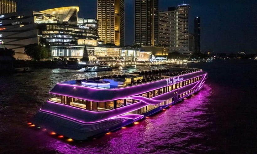 Bangkok: Luxury Dinner Cruise on Chao Phraya River - Live music and the mood on board