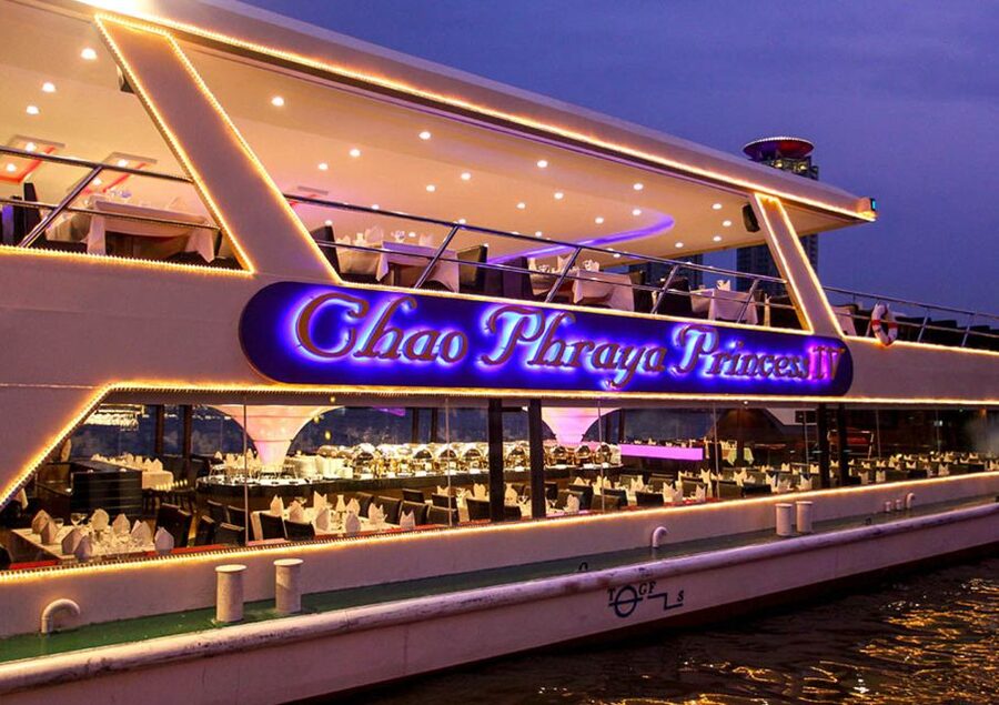 Bangkok: River Dinner Cruise on the Chao Phraya Princess - An international buffet with plenty of choice