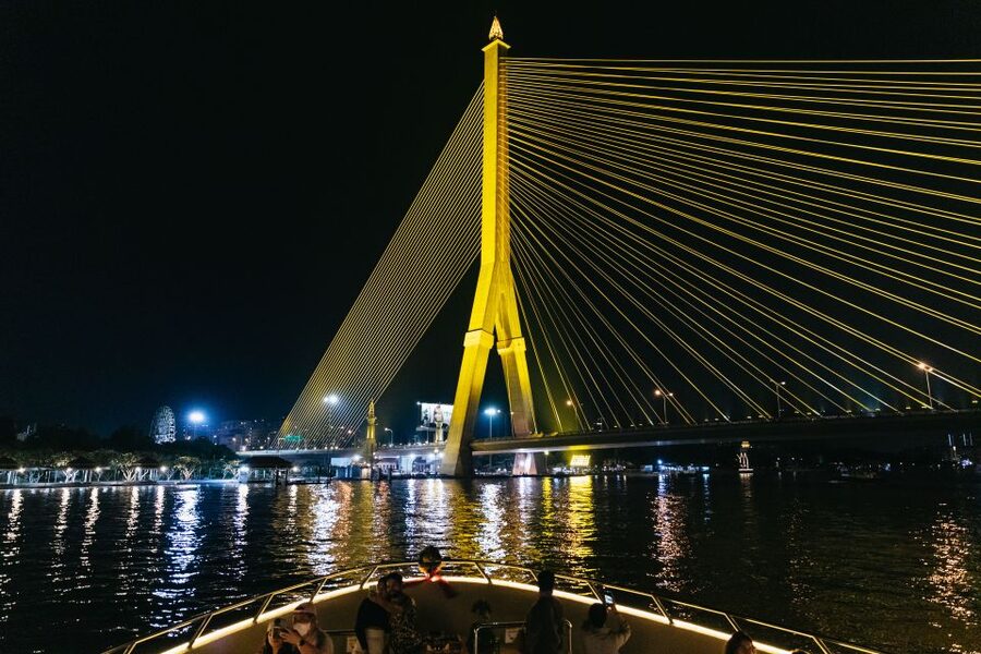 Bangkok: River Dinner Cruise on the Chao Phraya Princess - Live music, jazz, and the shift from dinner to dancing
