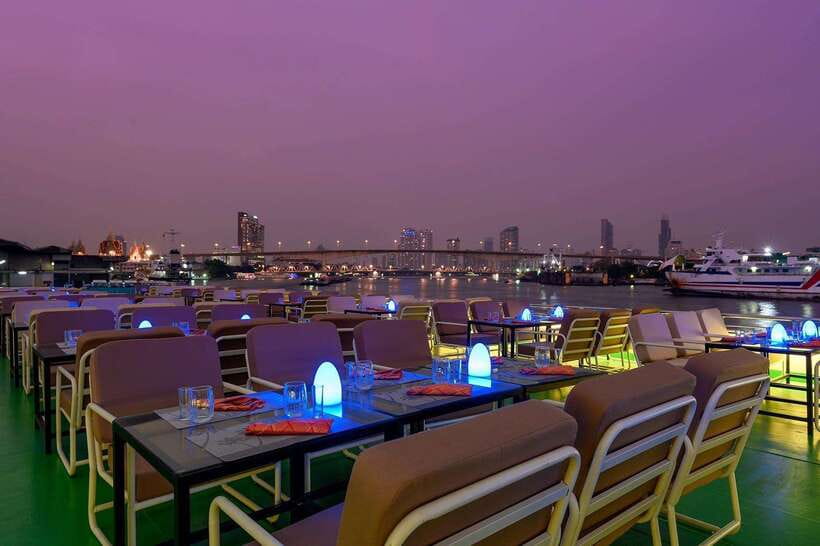 Bangkok: Royal Princess River Dinner Cruise with Live Music - A Bangkok evening that begins at Asiatique