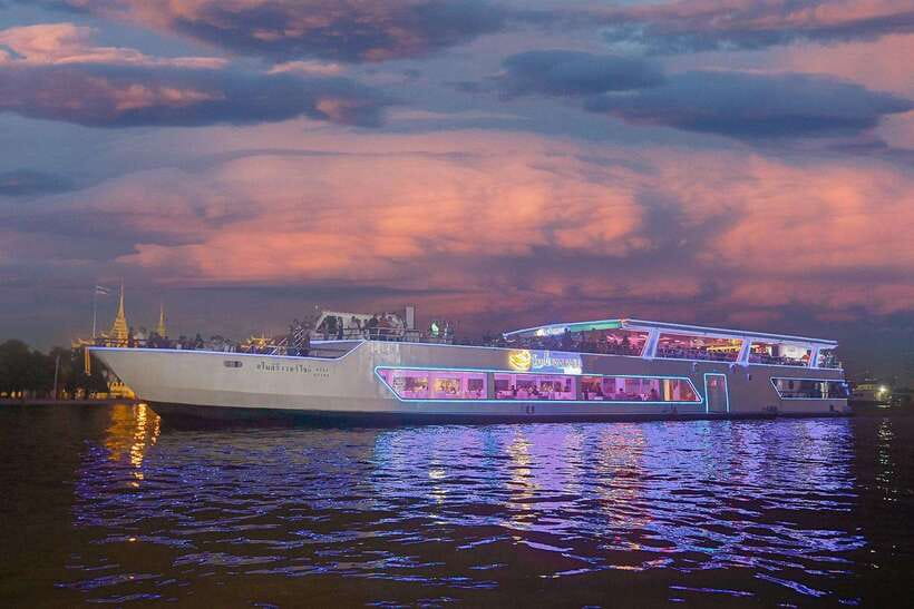Bangkok: Smile Riverside Dinner Cruise - Boarding at ICONSIAM before sunset fades