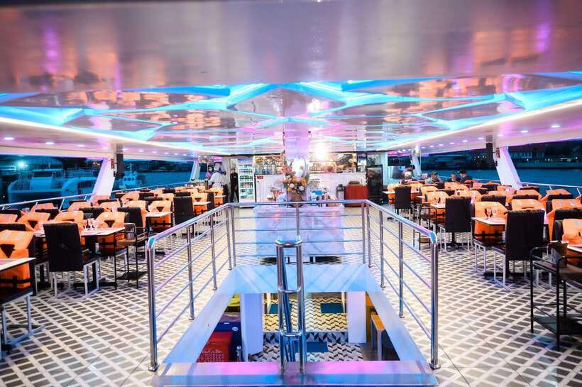 Bangkok: Smile Riverside Dinner Cruise - Wat Arun, the Grand Palace, and Wat Pho after dark