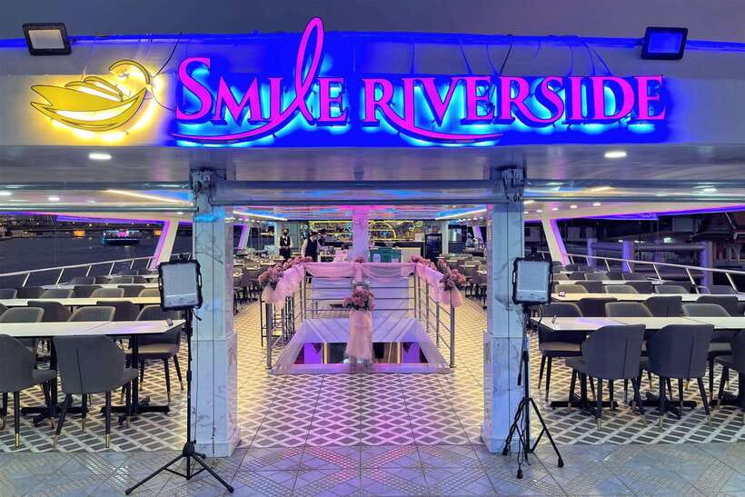 Bangkok: Smile Riverside Dinner Cruise - Asiatique and the return to ICONSIAM