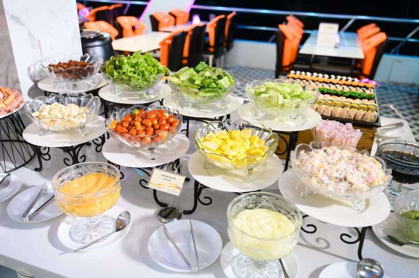 Bangkok: Smile Riverside Dinner Cruise - ICONSIAM to Wat Arun, the first river views