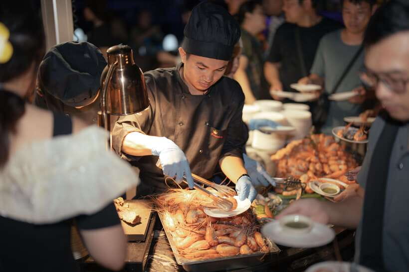 Bangkok: The Planet Chao Phraya River Dinner Cruise - A two-hour evening on Bangkok’s main river