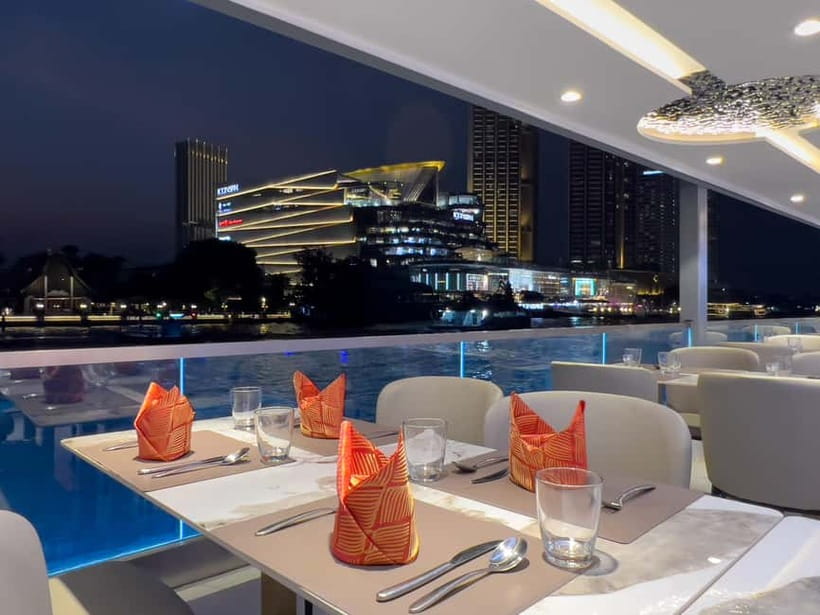 Bangkok: The Planet Chao Phraya River Dinner Cruise - Timing, crowds, and the best way to handle the evening