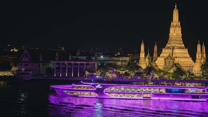 Bangkok: The Planet Chao Phraya River Dinner Cruise - The welcome fruit cocktail and first views