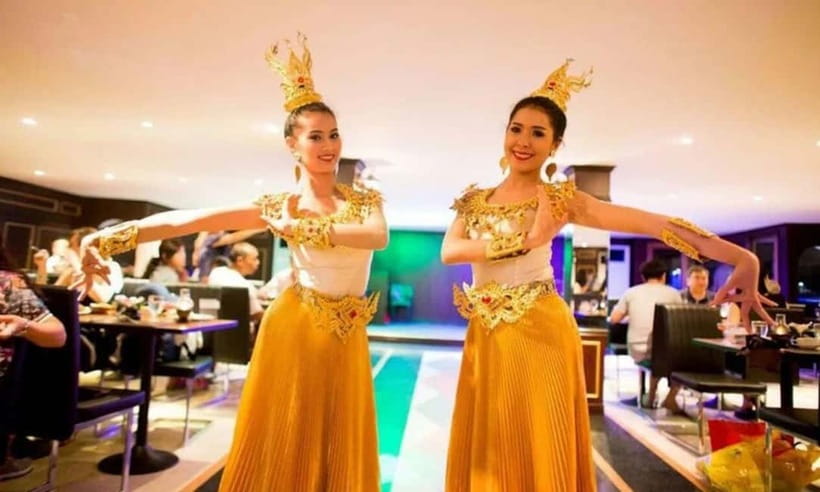Bangkok: White Orchid Chao Phraya Cruise, Thai Buffet & Beer - The buffet: plenty of choice, mixed expectations