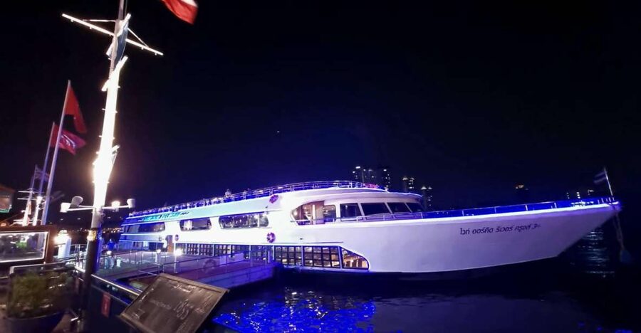 Bangkok: White Orchid Chao Phraya Dinner Cruise - Why the Chao Phraya makes a fine dining room