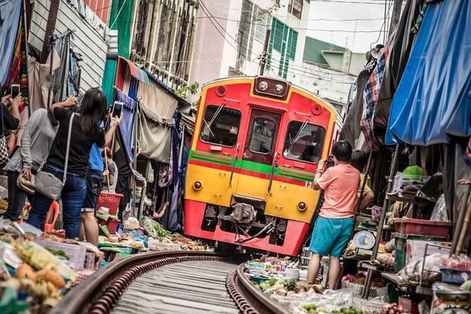 Bangkok Yai Local Canal Tour with Longtail Boat - Guide quality and the sound problem