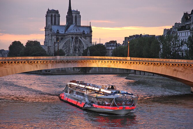 Bateaux Mouches Dinner Cruise on the Seine River in Paris - Notre Dame, the Louvre, and the river islands