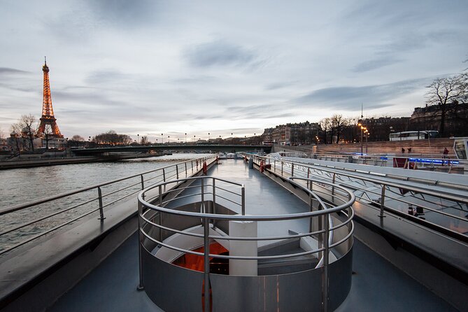 Bateaux Mouches Dinner Cruise on the Seine River in Paris - Music, seating, and the feel on board