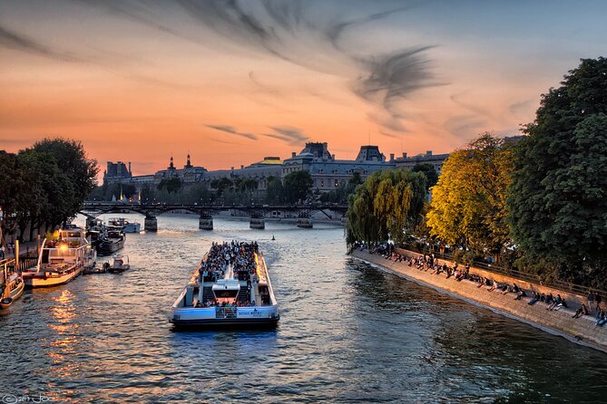 Bateaux Mouches Sightseeing Cruise on the Seine River in Paris - Choosing the best time and seat