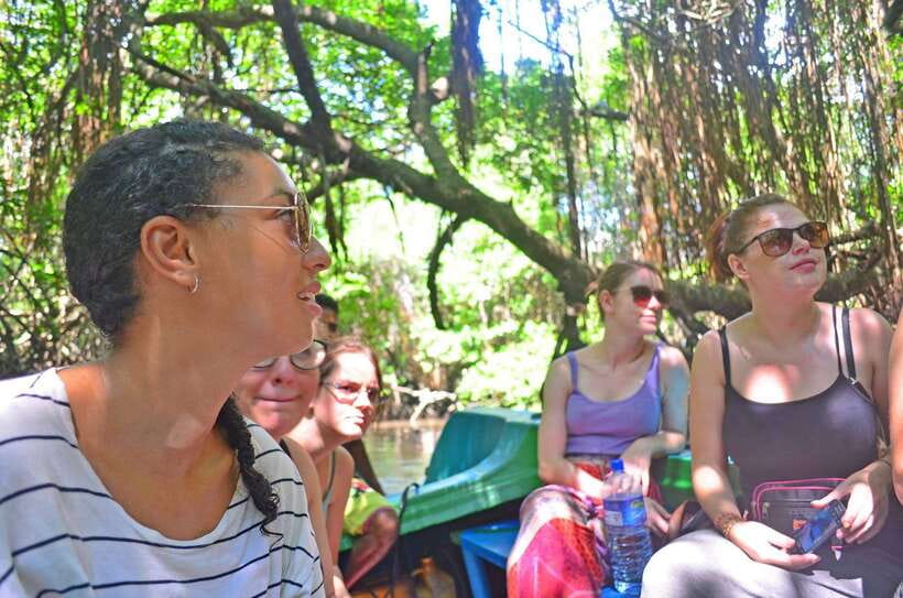 Bentota: River Boat Safari - Looking for crocodiles and water monitors