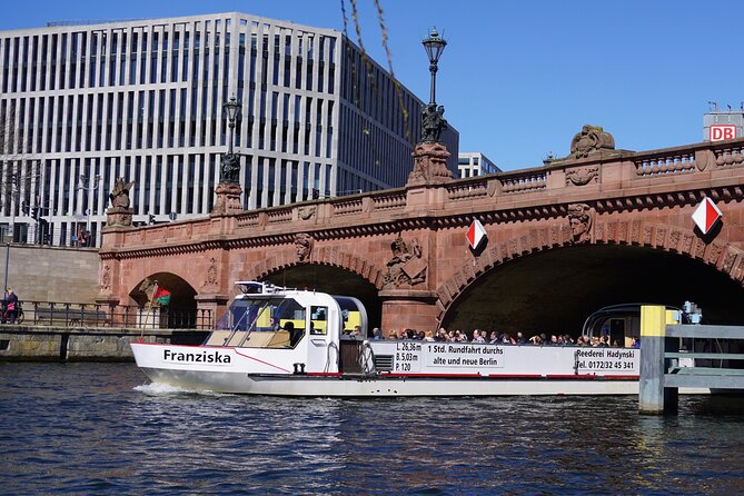 Berlin: 1-hr Boat Tour with Bilingual Live Guide (DE/EN) - Open roof, glass cover, and cold-weather comfort