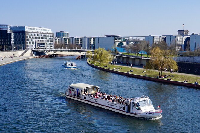 Berlin: 1-hr Boat Tour with Bilingual Live Guide (DE/EN) - What happens during the one-hour route