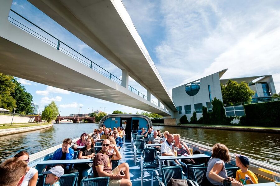 Berlin: 3.25-Hour Spree & Landwehrkanal Boat Tour - The Spree brings in Berlin’s major sights