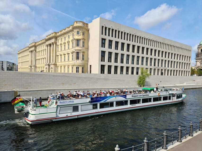 Berlin: 3.5-Hour Sightseeing Cruise on the Spree River - A long river route from Spandau to central Berlin
