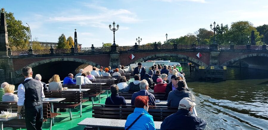 Berlin: 3.5-Hour Sightseeing Cruise on the Spree River - North to the old ports and Westhafen