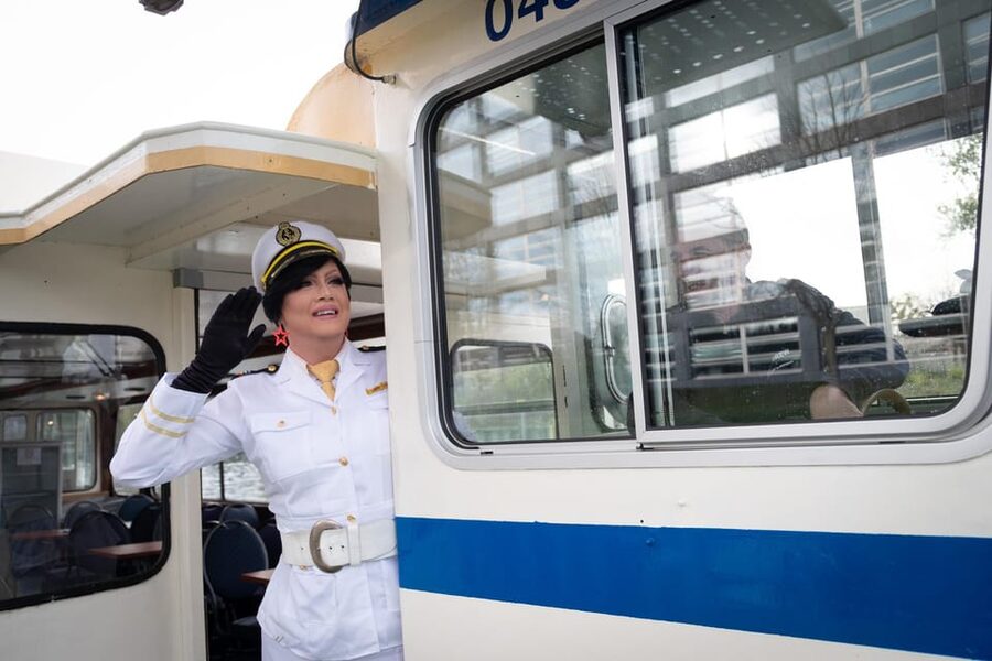 Berlin: Audrey Ahoi! Spree cruise with drag queen (HOL) - Mediaspree and Oberbaum Bridge