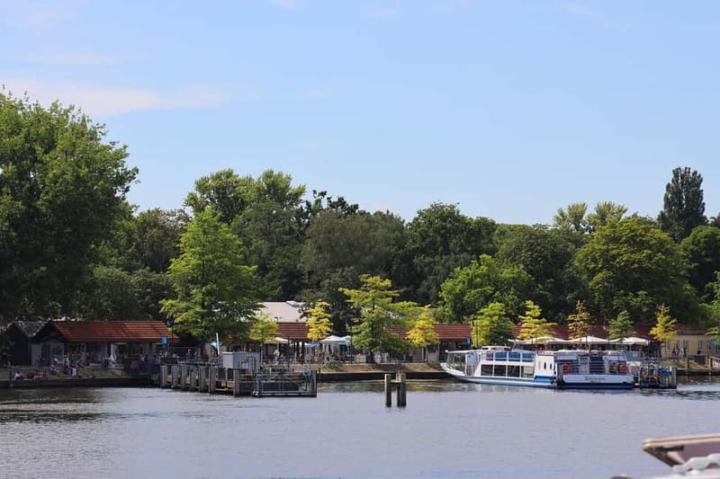 Berlin: East Side Gallery Spree Cruise in a Solar Catamaran - Who should book this cruise