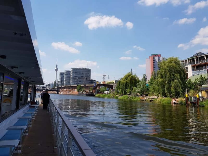 Berlin: East Side Gallery Spree Cruise in a Solar Catamaran - The East Side Gallery from the river