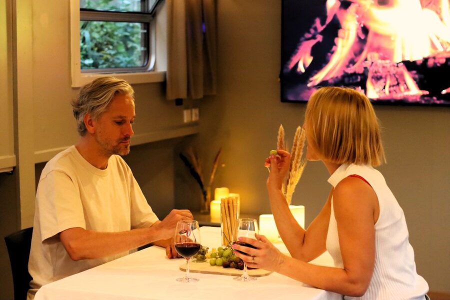 Berlin: Evening Boat Cruise – Romance & Moonlight - A sunset route through Berlin’s historic center
