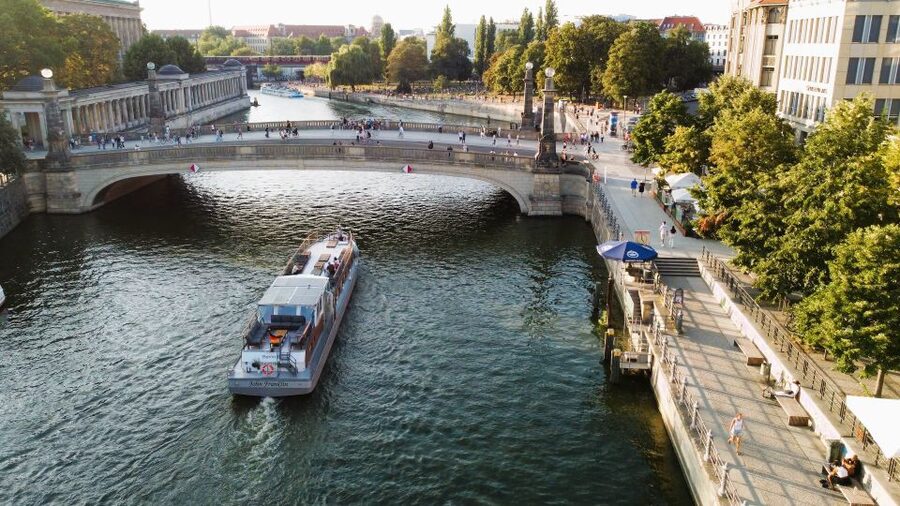 Berlin: Sightseeing Boat Tour on the Spree for Families - Key points to know before boarding