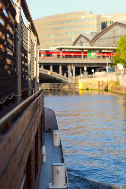 Berlin: Sightseeing Boat Tour on the Spree for Families - A calm way to see central Berlin