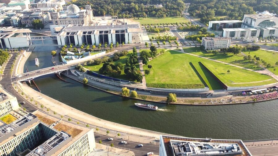 Berlin: Sightseeing Boat Tour on the Spree for Families - Museum Island and Berlin Cathedral from the water