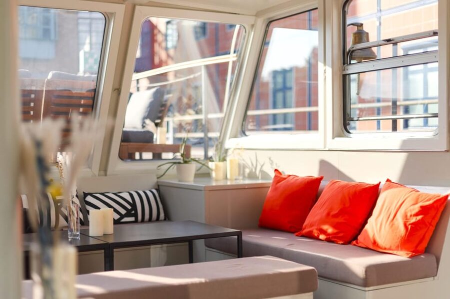 Berlin: Sightseeing Boat Tour on the Spree for Families - Upper deck comfort, music, and onboard food