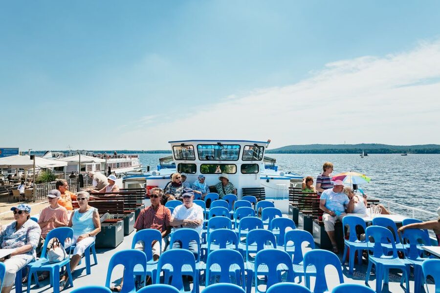 Berlin: Spree Boat Tour to Müggelsee - Commentary and the language question