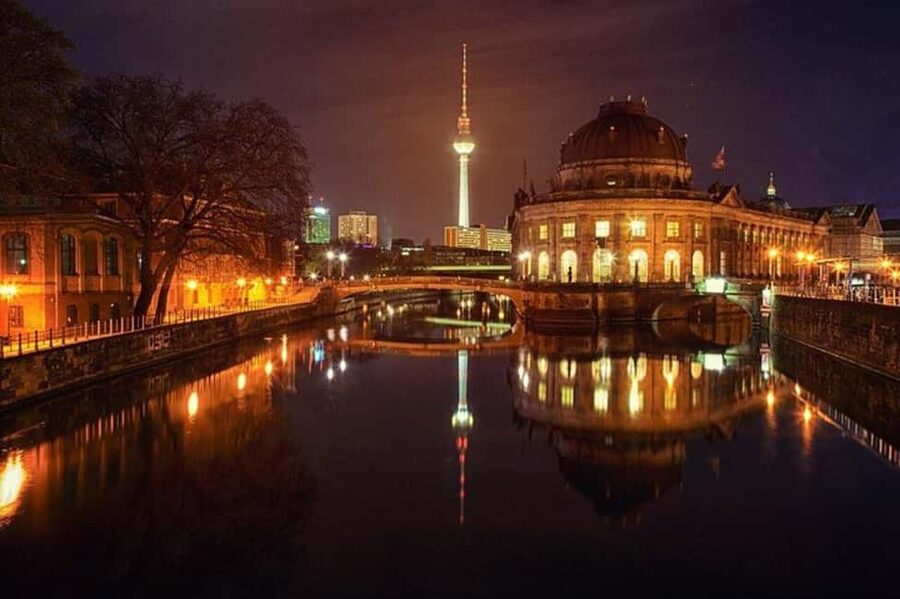Berlin: Winter Spree Cruise with Mulled Wine and Christmas Stollen - Key points to know before boarding