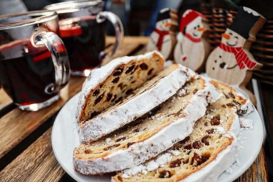 Berlin: Winter Spree Cruise with Mulled Wine and Christmas Stollen - A winter view of Berlin from the Spree