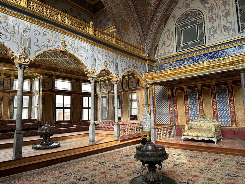 Best of Istanbul in 1 Day: Guided Tour with Bosphorus Cruise - Finding the harbor for the Bosphorus Cruise