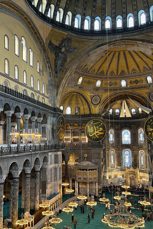 Best of Istanbul in 1 Day: Guided Tour with Bosphorus Cruise - Guides, language, and changing groups