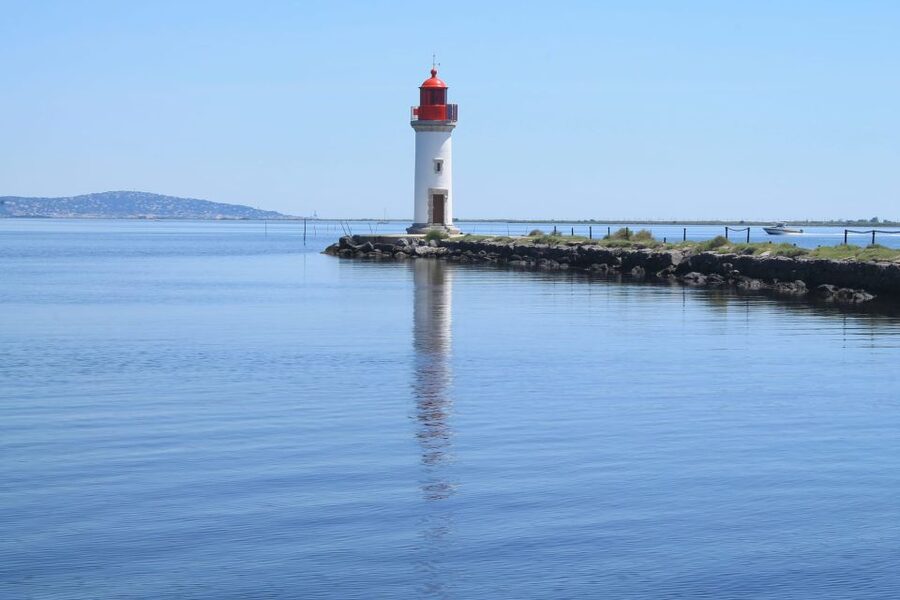 Boat trip in the canals is on the Thau pond - Following Sète’s canals and colorful facades
