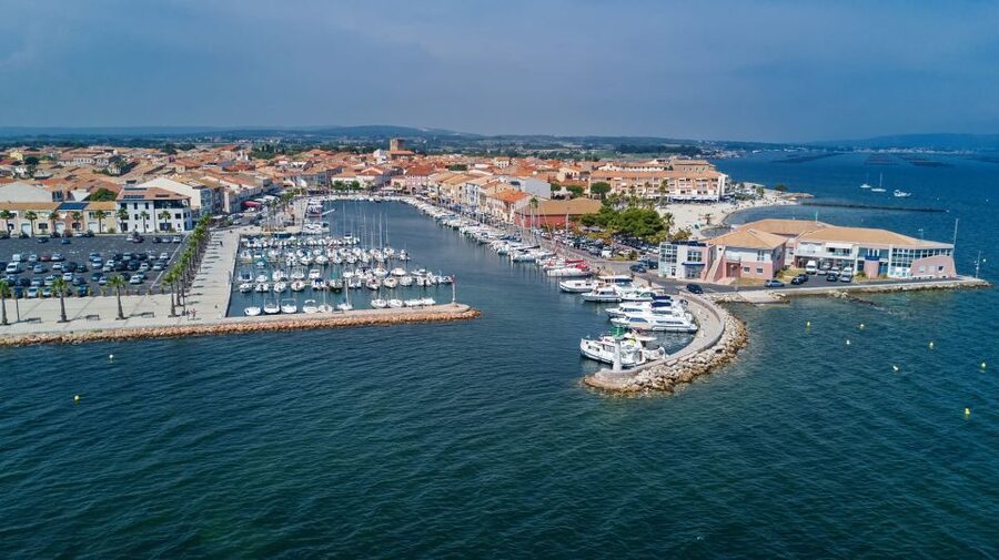 Boat trip in the canals is on the Thau pond - Who will get the most from this boat trip