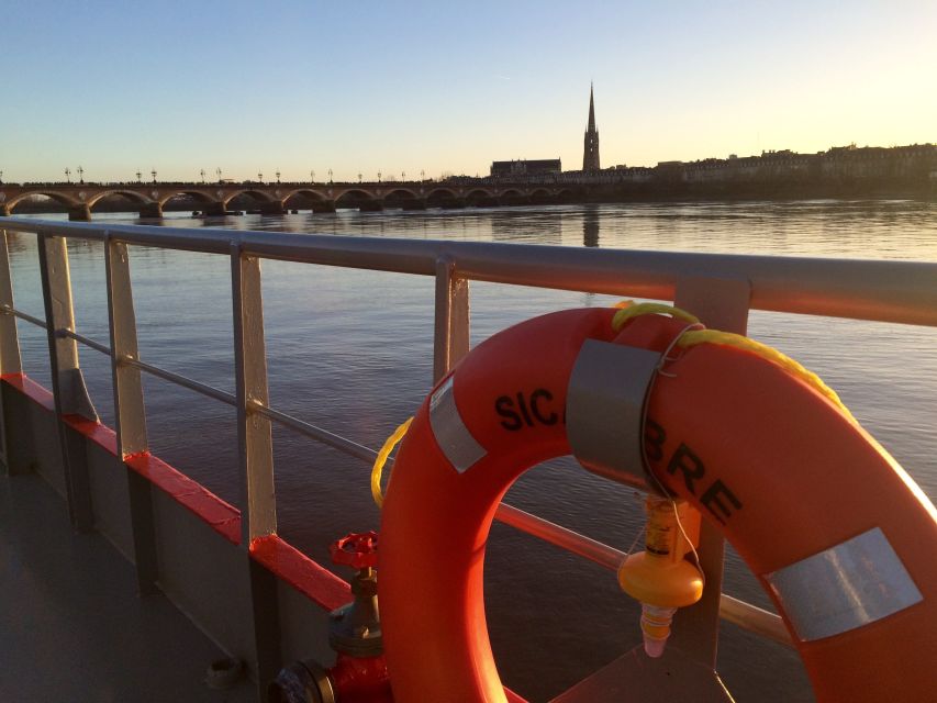 Bordeaux: 2-Hour River Dinner Cruise - Boarding at Quai des Chartrons